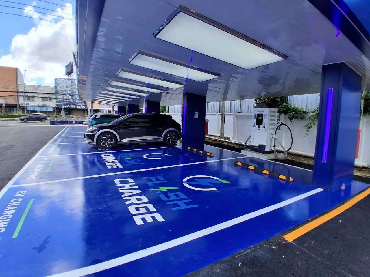 สถานีชาร์จรถยนต์ไฟฟ้า Flash Charge EV Ultra Charge Station กำลังรวม 960 kW