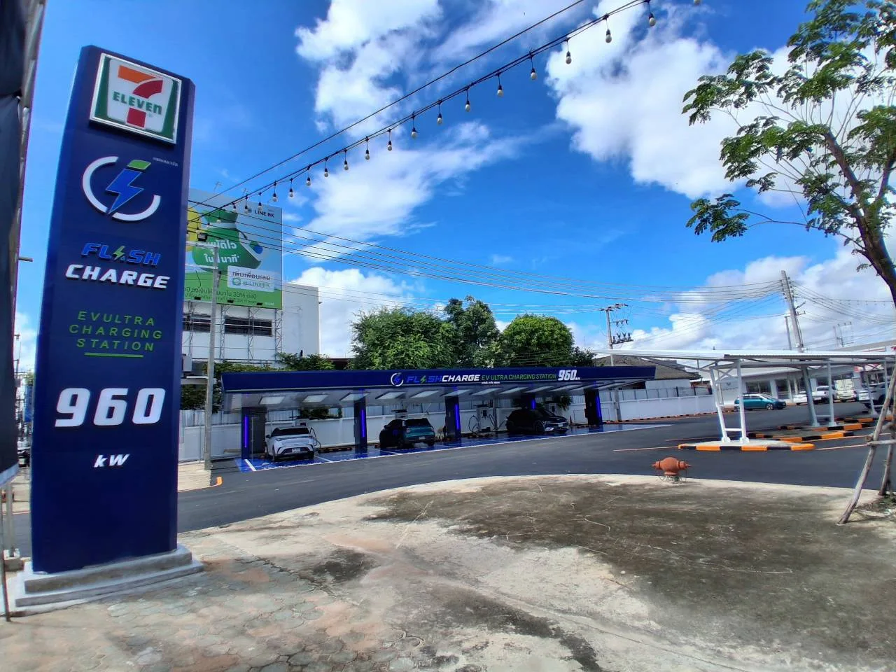 สถานีชาร์จรถยนต์ไฟฟ้า Flash Charge EV Ultra Charge Station กำลังรวม 960 kW